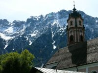 Isarlauf 2005: Berg mit Kirchturm